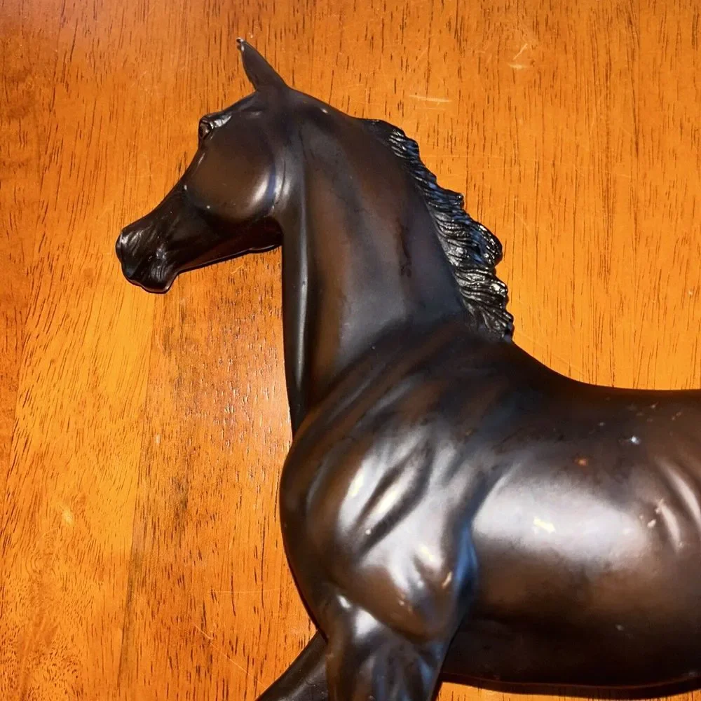 Breyer Reeves Zenyatta Mold Dark Brown / Black Traditional Horse Figure‎ Toy